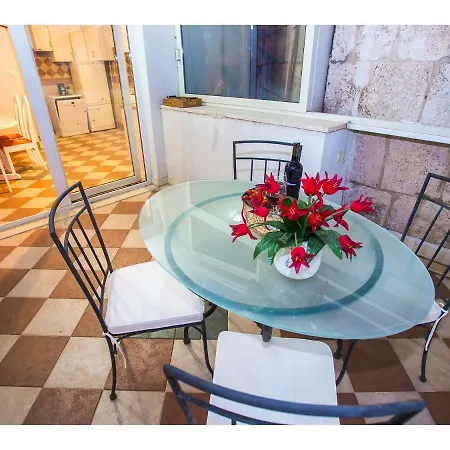 Riva Royal Lounge *