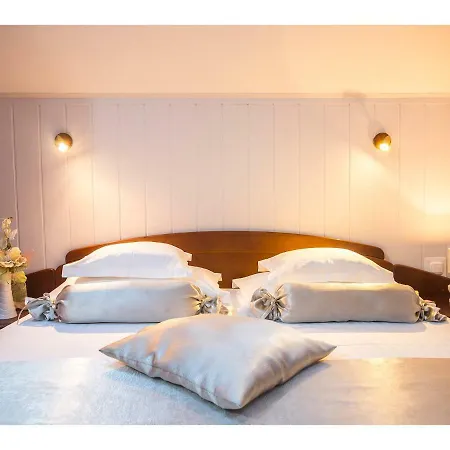 Riva Royal Lounge سبليت