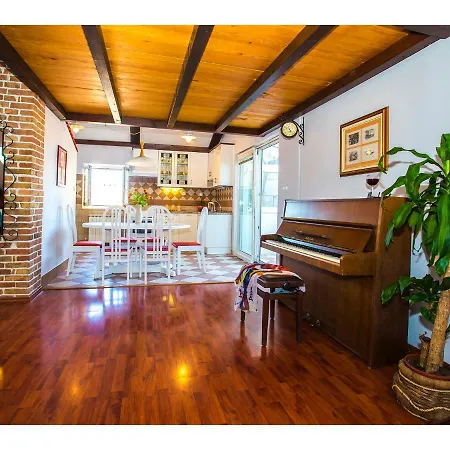 Riva Royal Lounge * スプリト