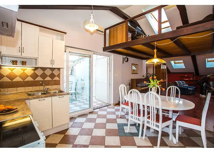 Апартаменти Riva Royal Lounge