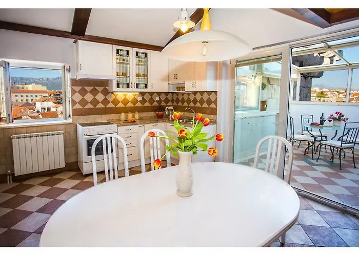 Riva Royal Lounge Апартаменти Спліт